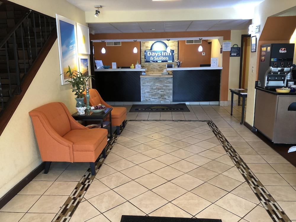 Days Inn & Suites By Wyndham Stevens Point Zewnętrze zdjęcie
