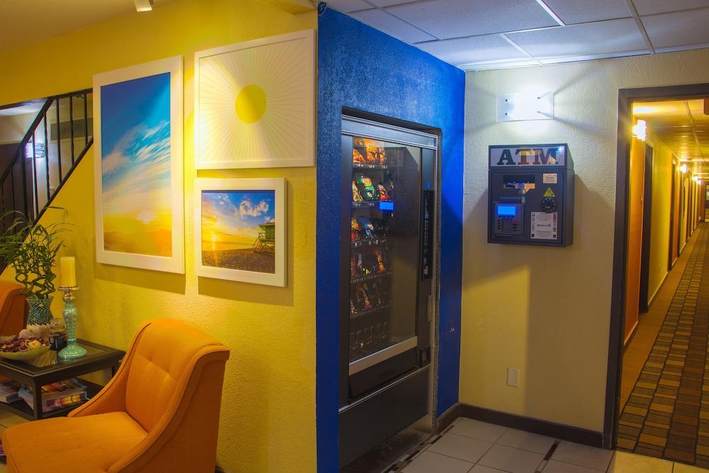 Days Inn & Suites By Wyndham Stevens Point Zewnętrze zdjęcie