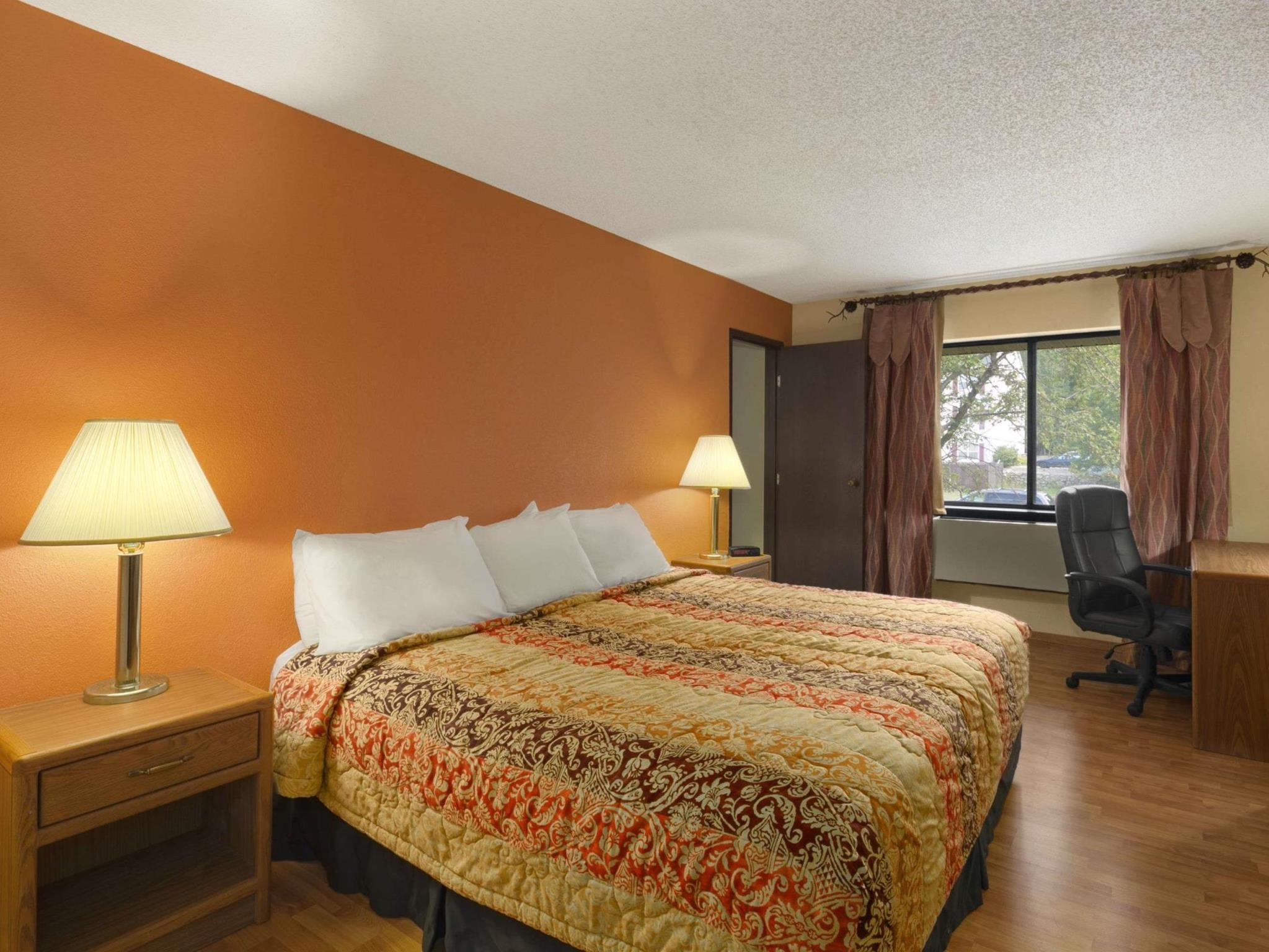 Days Inn & Suites By Wyndham Stevens Point Zewnętrze zdjęcie
