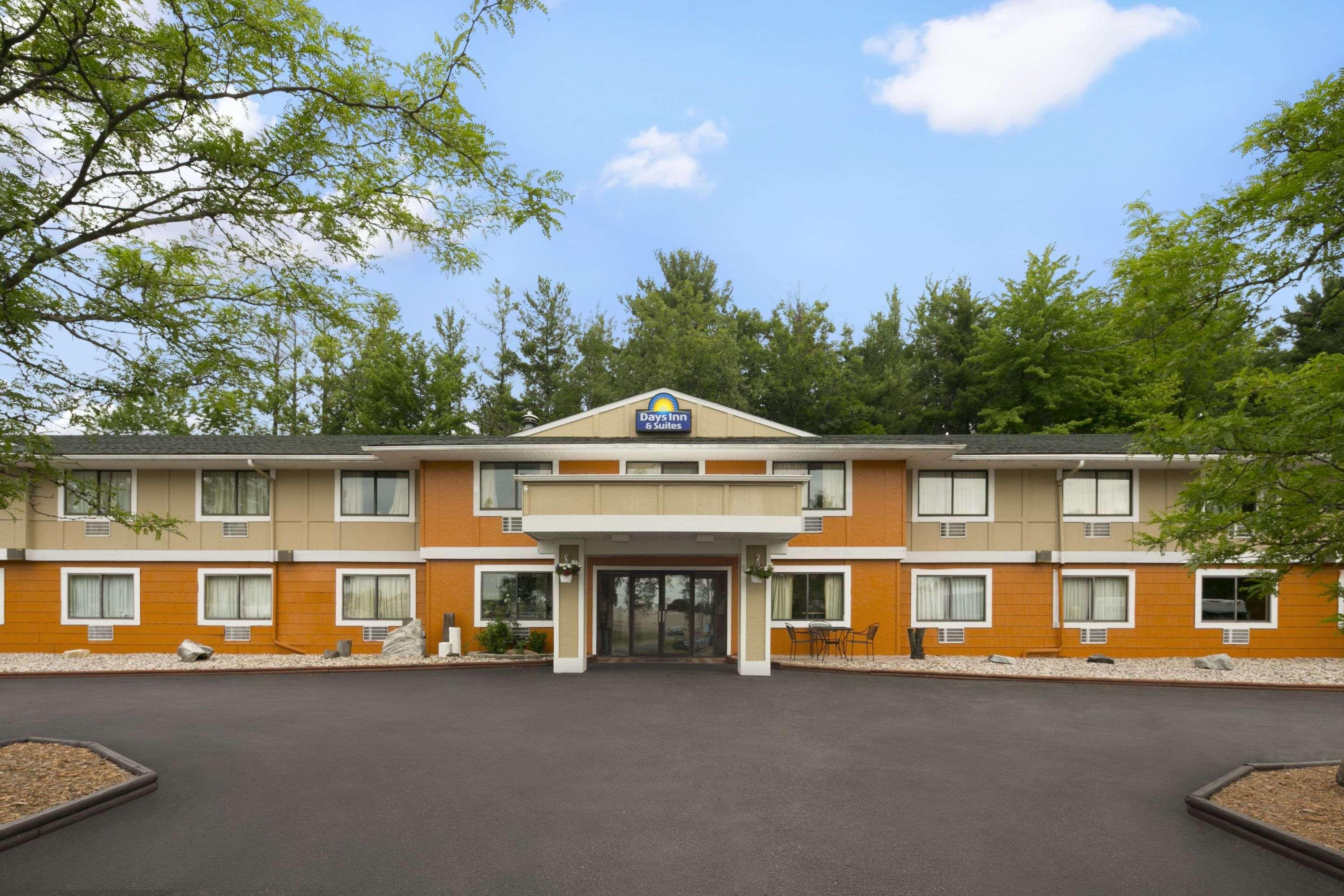 Days Inn & Suites By Wyndham Stevens Point Zewnętrze zdjęcie