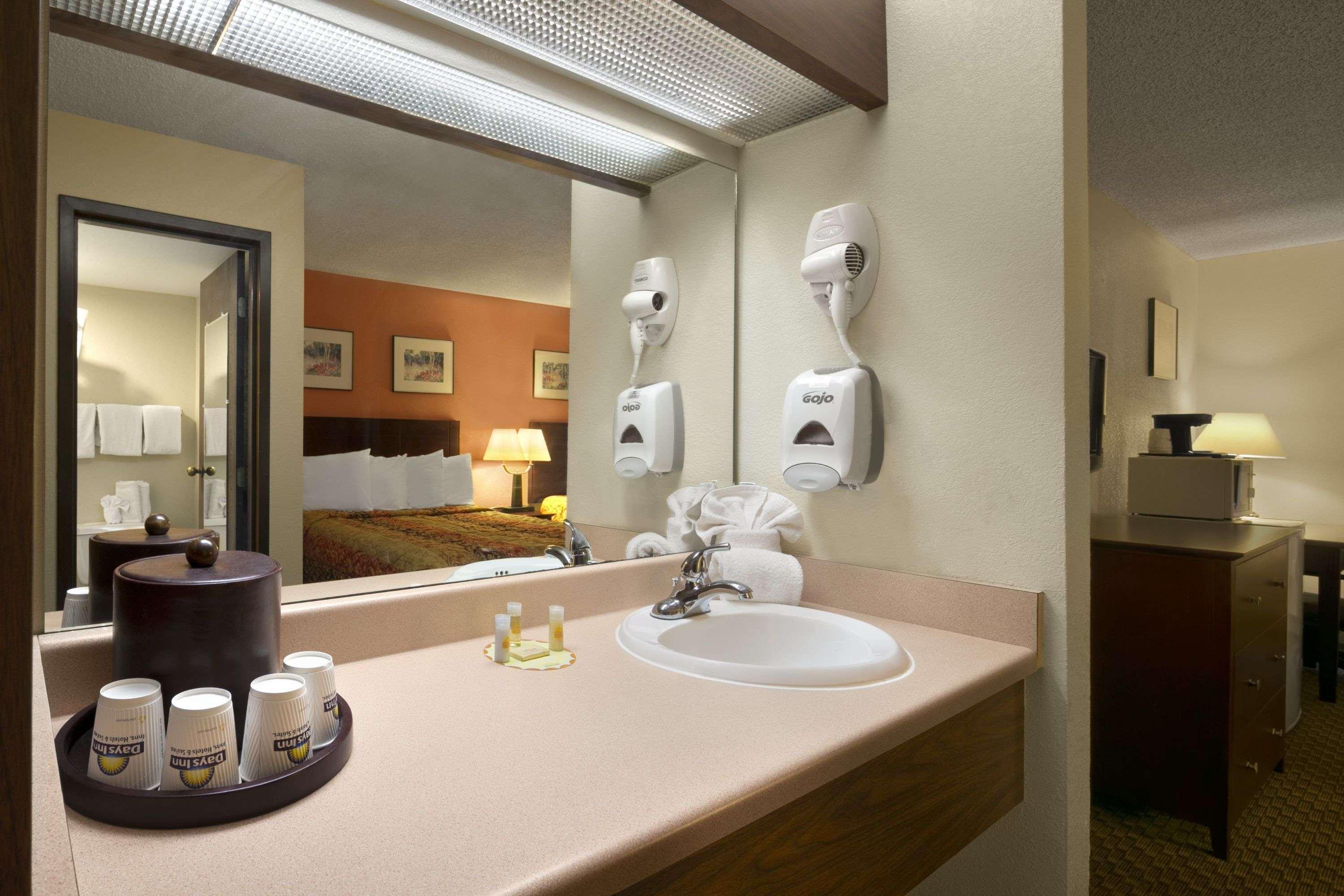 Days Inn & Suites By Wyndham Stevens Point Zewnętrze zdjęcie