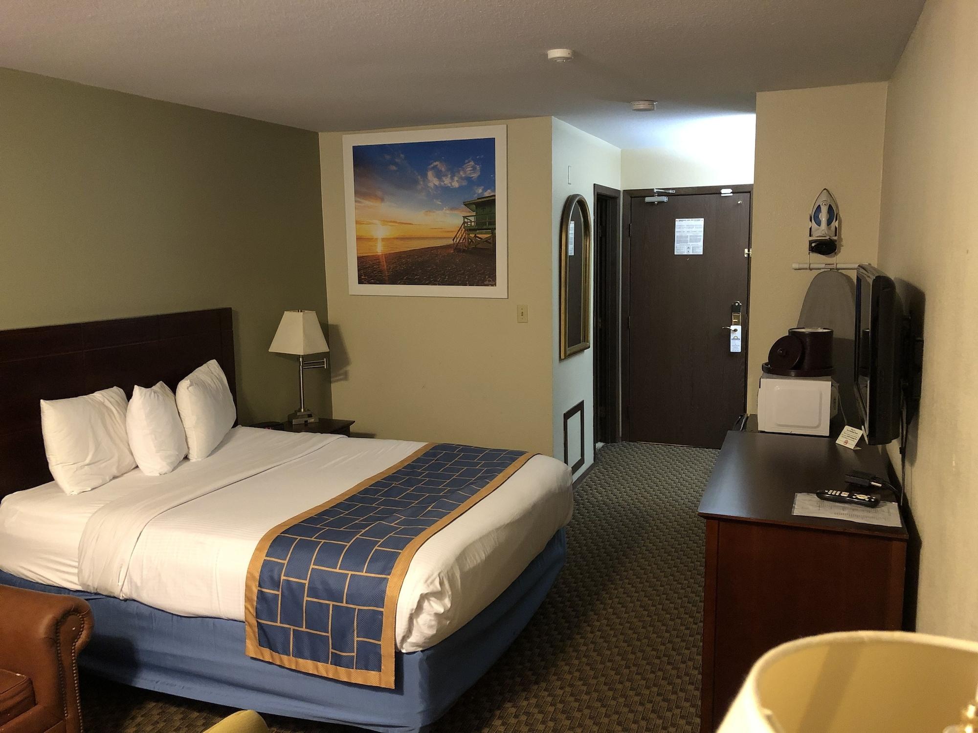 Days Inn & Suites By Wyndham Stevens Point Zewnętrze zdjęcie
