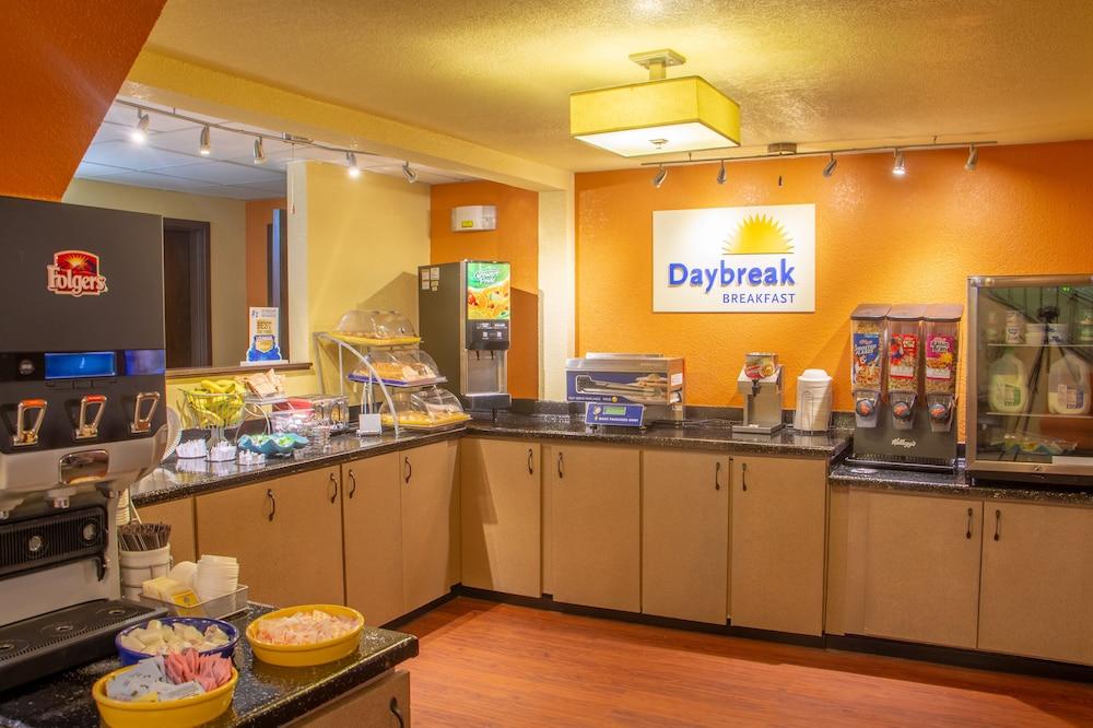 Days Inn & Suites By Wyndham Stevens Point Zewnętrze zdjęcie