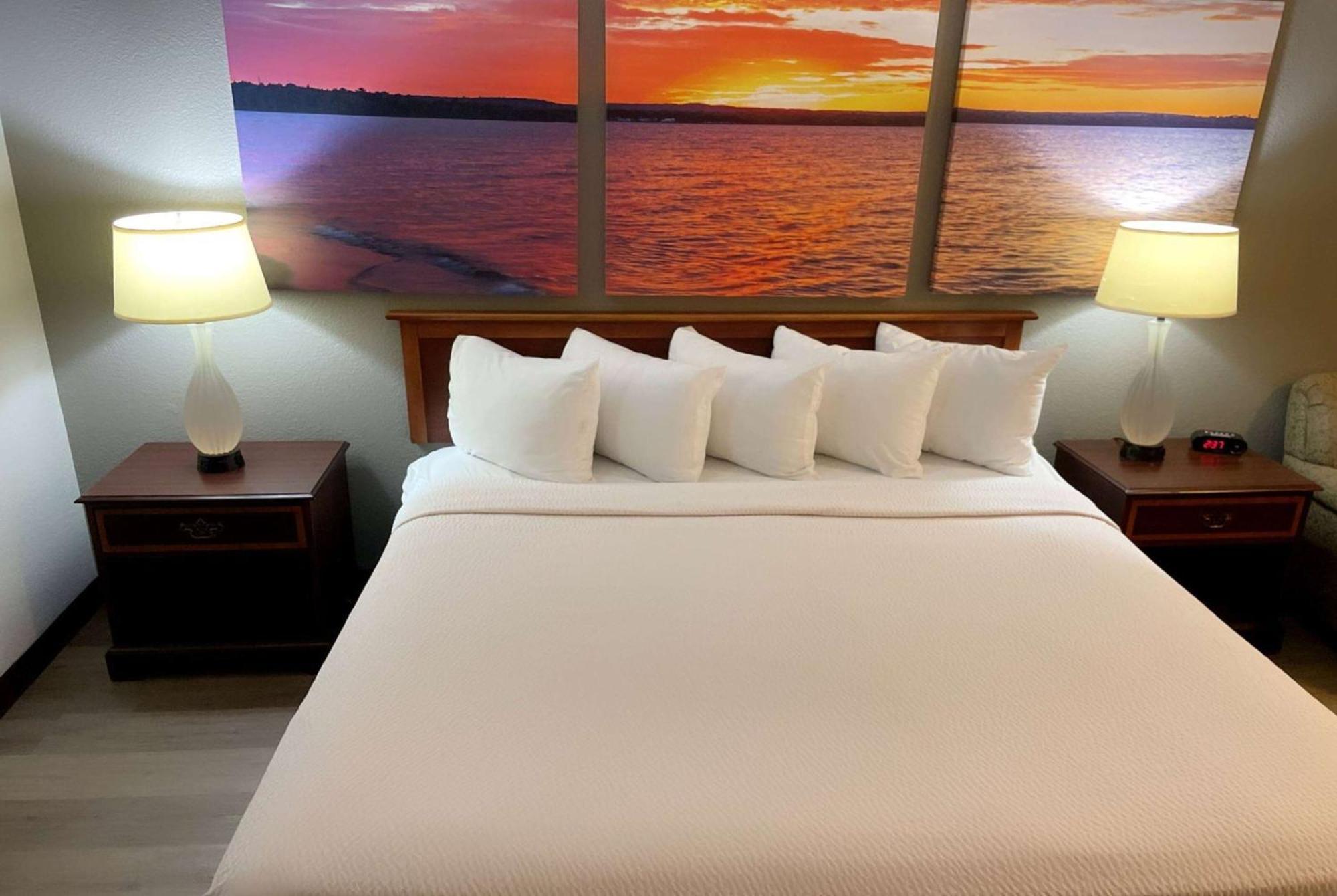 Days Inn & Suites By Wyndham Stevens Point Zewnętrze zdjęcie