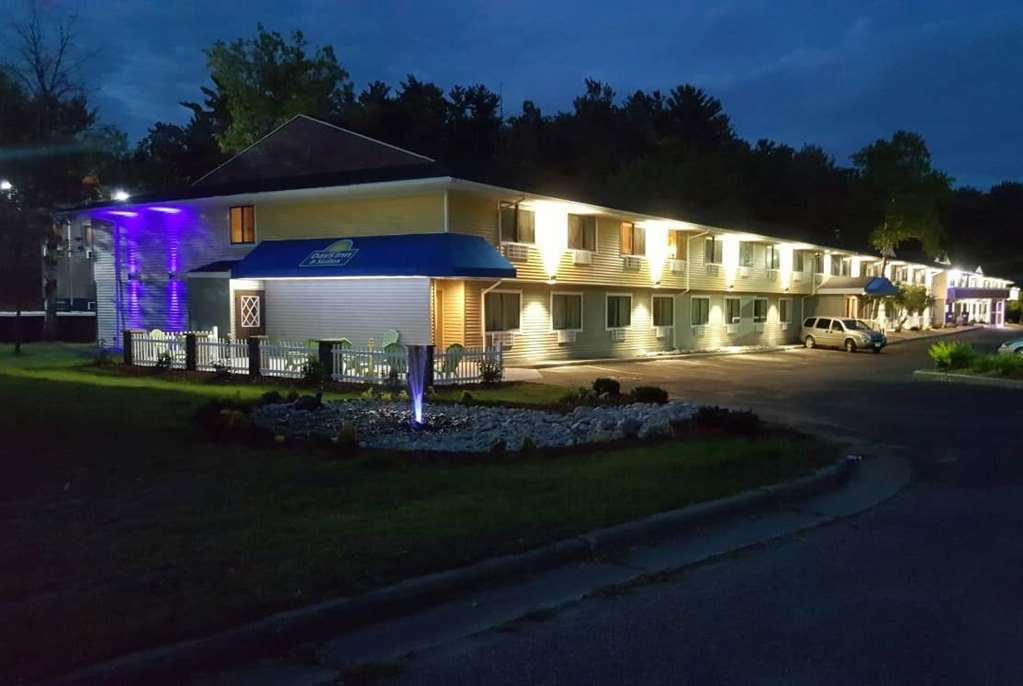 Days Inn & Suites By Wyndham Stevens Point Zewnętrze zdjęcie
