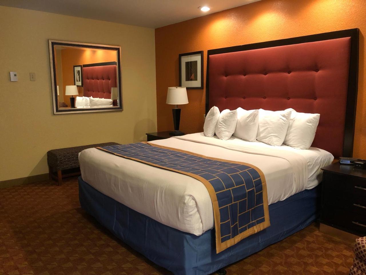 Days Inn & Suites By Wyndham Stevens Point Zewnętrze zdjęcie