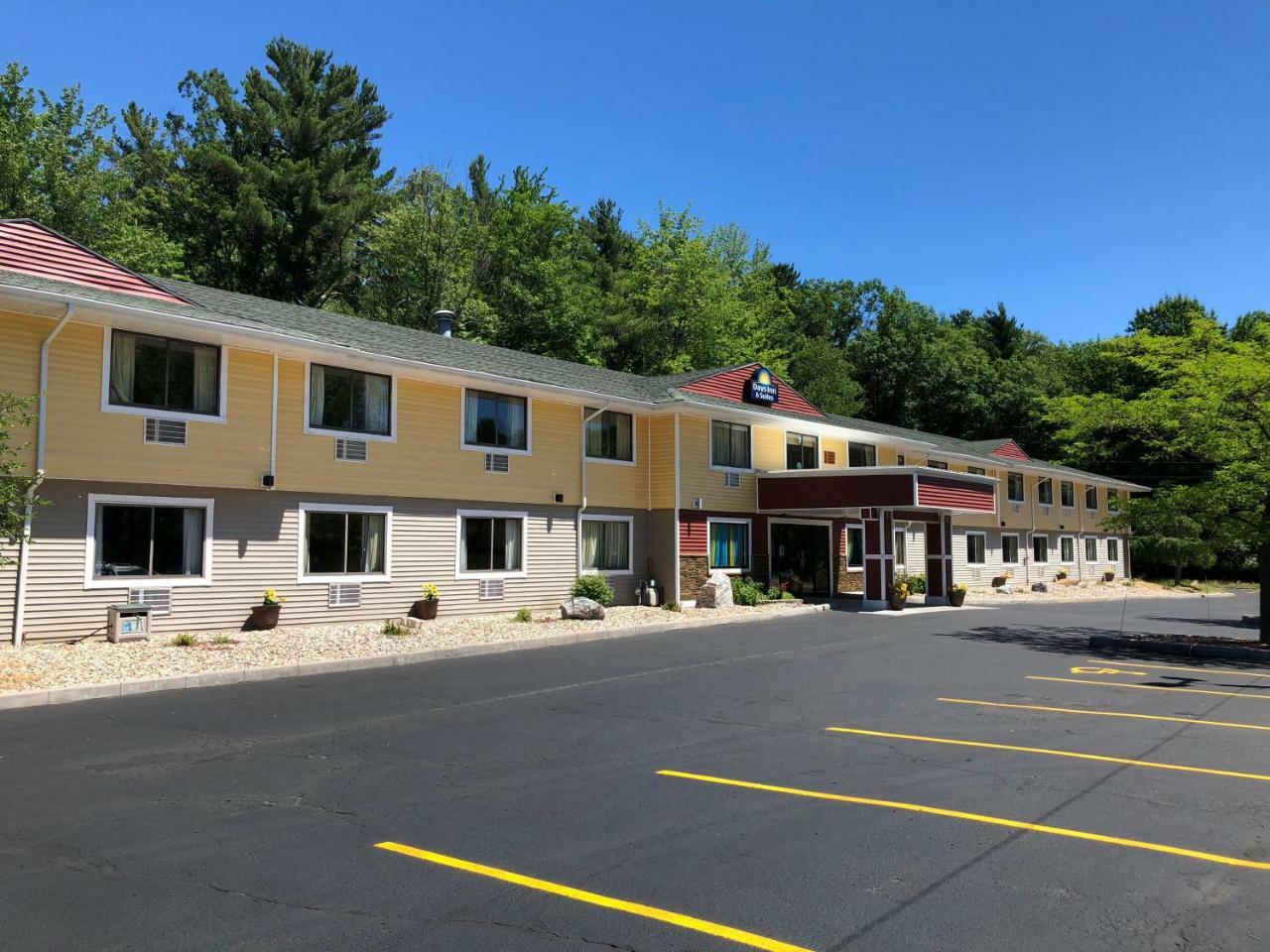 Days Inn & Suites By Wyndham Stevens Point Zewnętrze zdjęcie