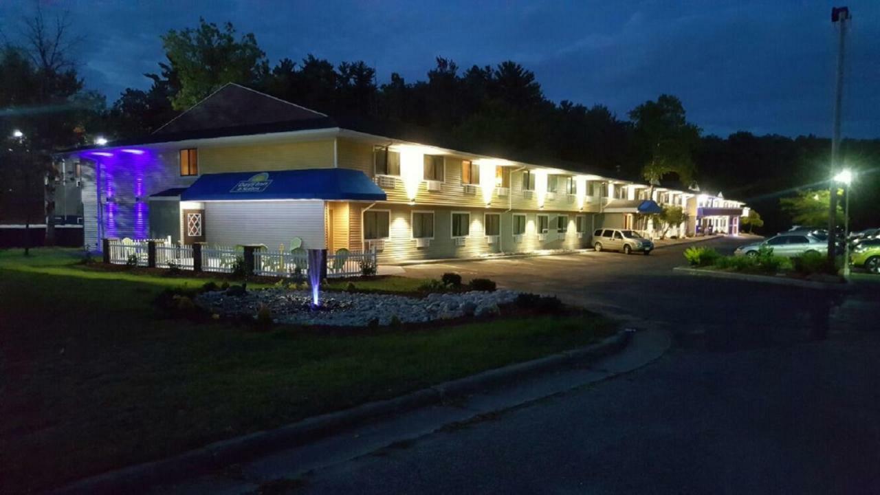 Days Inn & Suites By Wyndham Stevens Point Zewnętrze zdjęcie